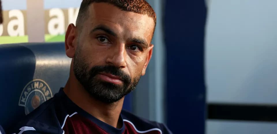 Futbolçu Kasımpaşa benchində oturur