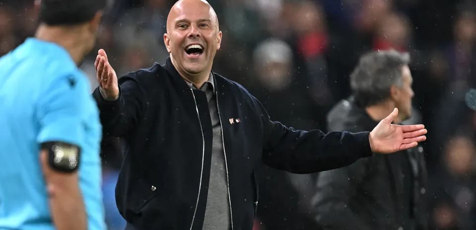 Coach gesturing towards referee during match