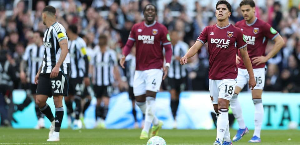 Newcastle və West Ham oyunçuları matç zamanı