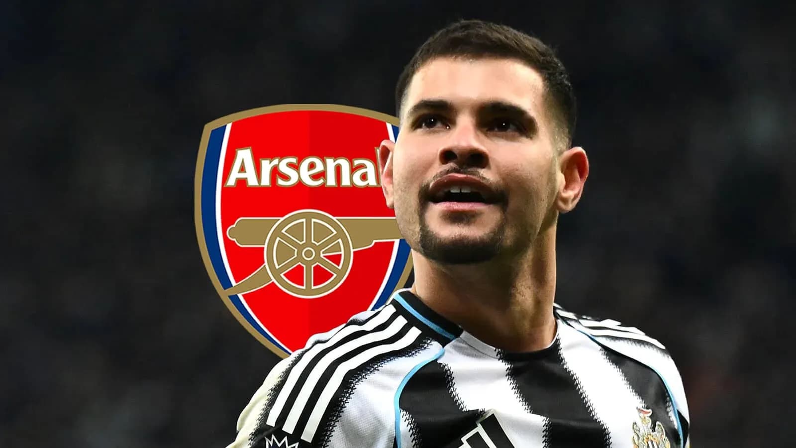 Futbolçu Arsenal logosu arxasında gülərək