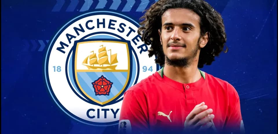 Futbolçu, Manchester City loqosu arxa planda