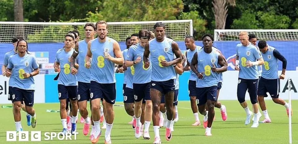 İngiltərə futbol komandası məşq zamanı qaçır