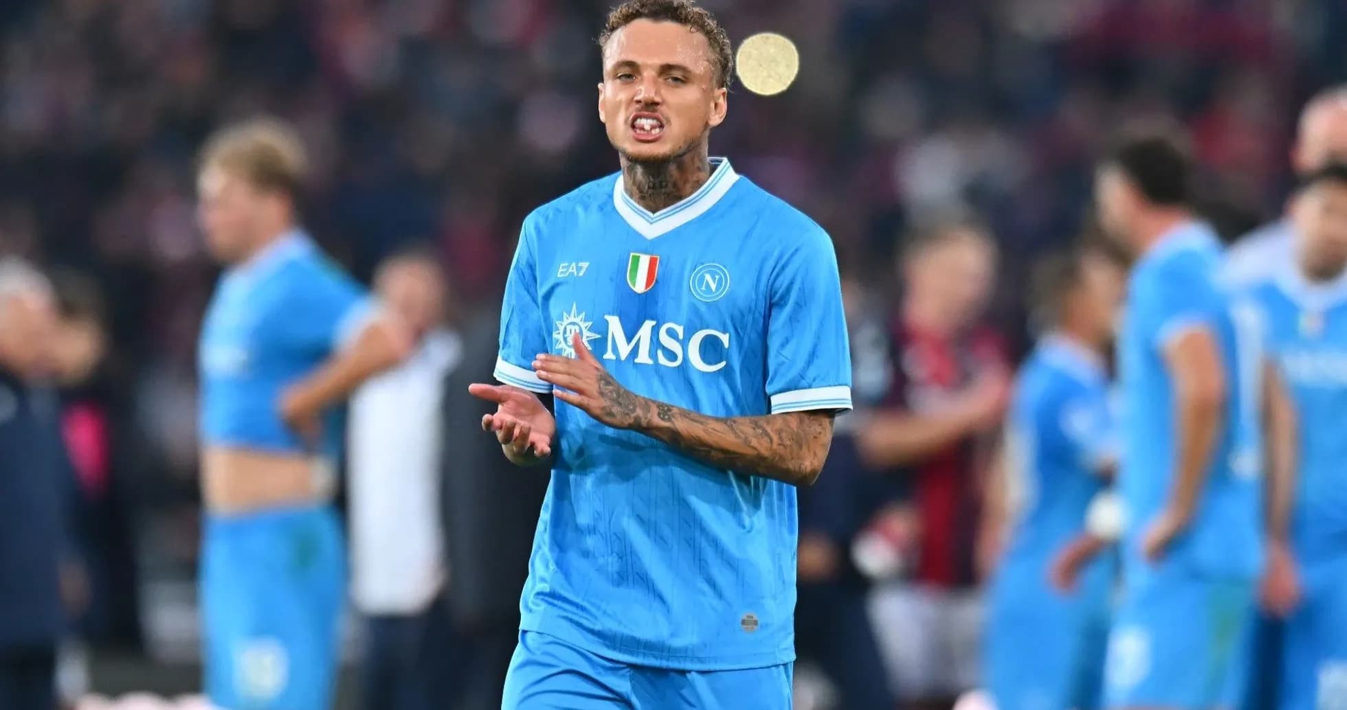 Futbolçu Napoli formasında məyus görünür