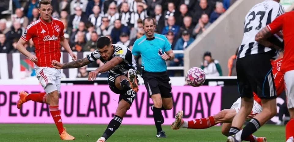 Nottingham Forest və Newcastle oyunu