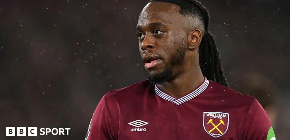 Futbolçu West Ham United formasında mübarizə aparır