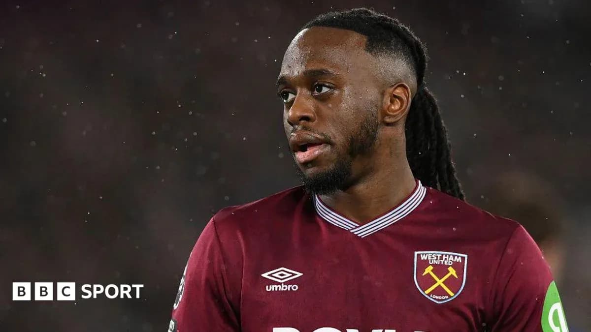 Futbolçu West Ham United formasında mübarizə aparır