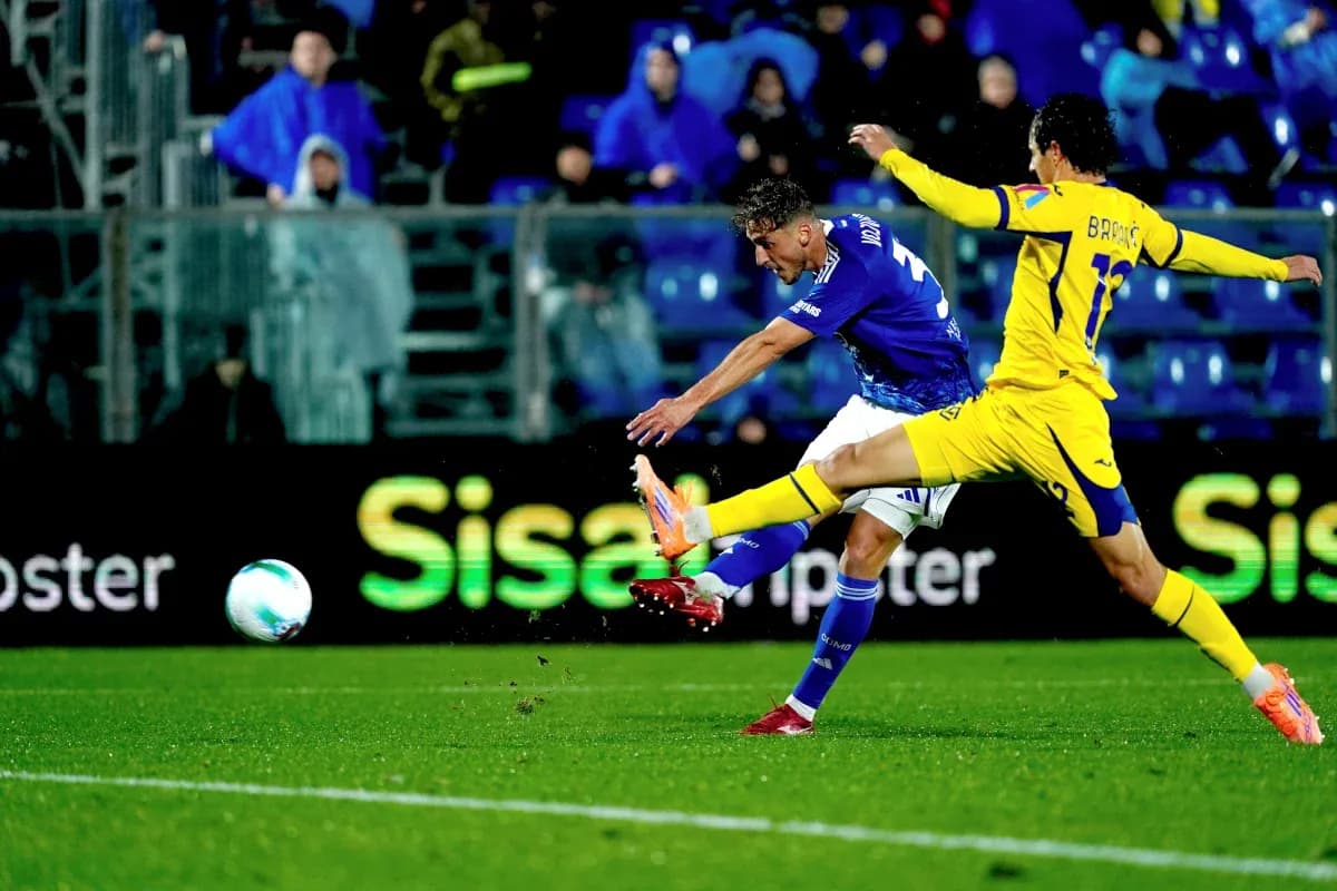 Hellas Verona və Como arasında futbol oyunu