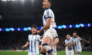 Real Sociedad futbolçusu sevinir