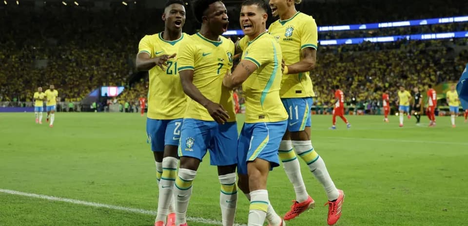 Braziliyalı oyunçular sevinir