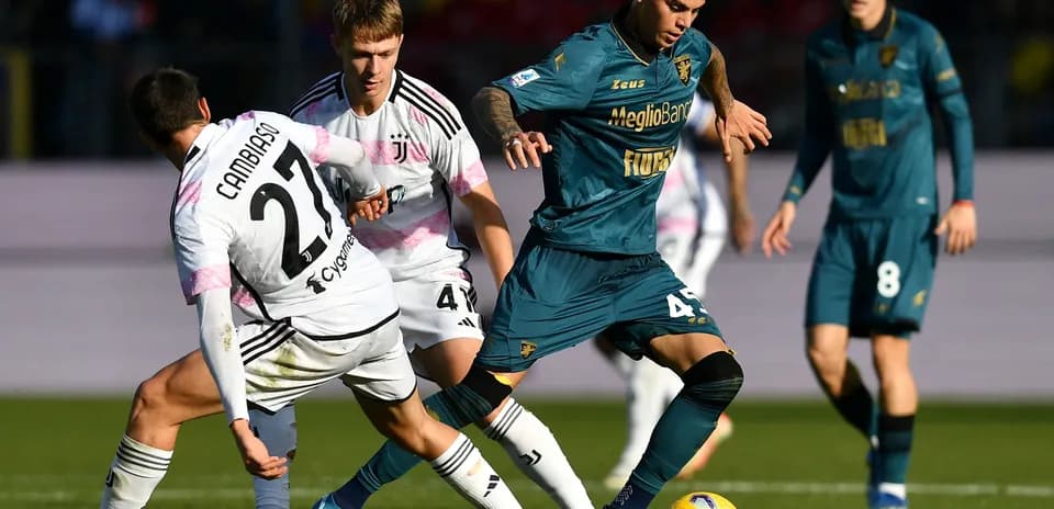 Frosinone və Juventus matçında oyunçular