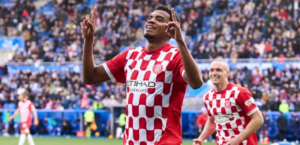 Girona futbolçusu qol sevincini yaşayır
