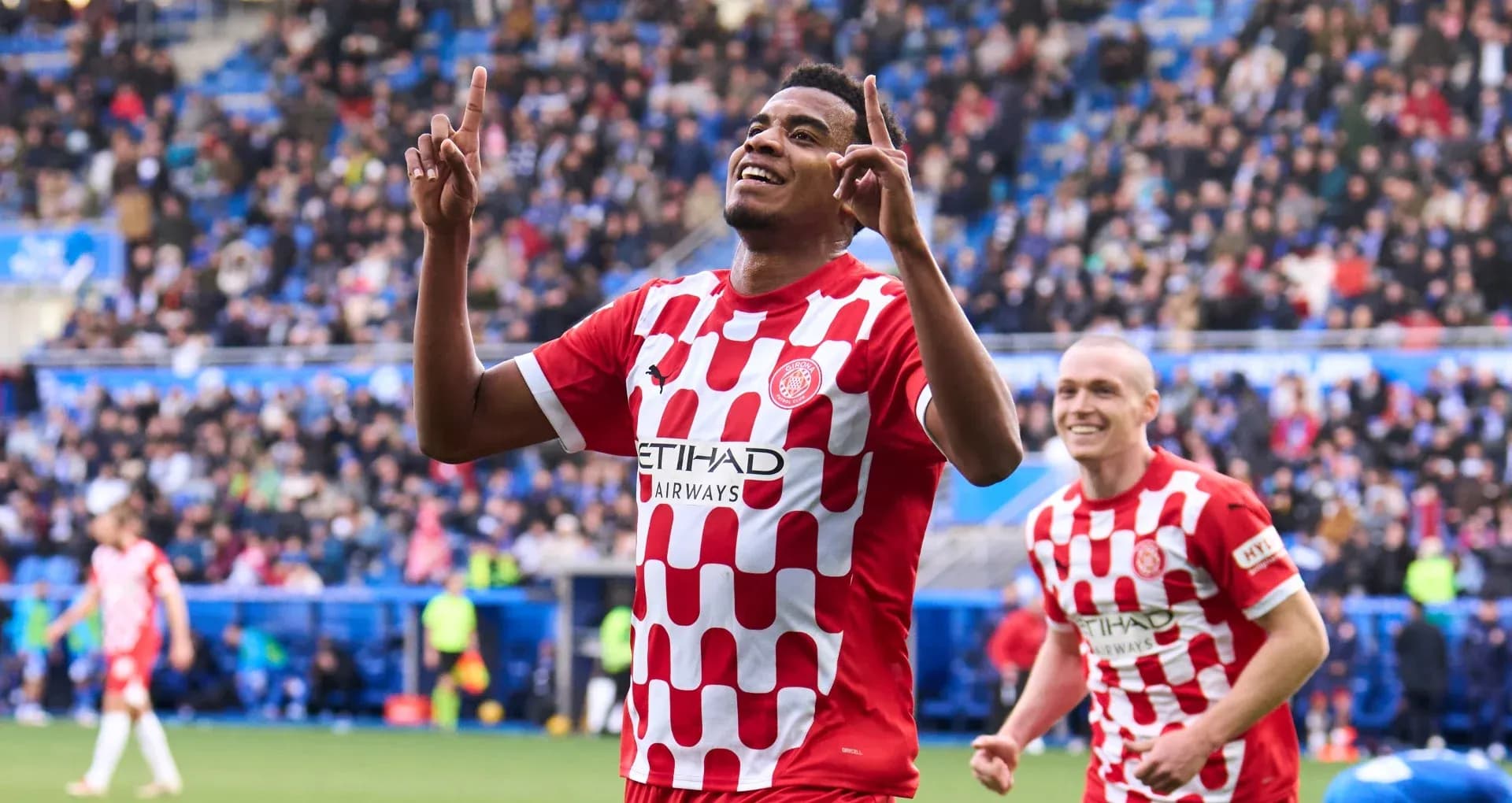 Girona futbolçusu qol sevincini yaşayır