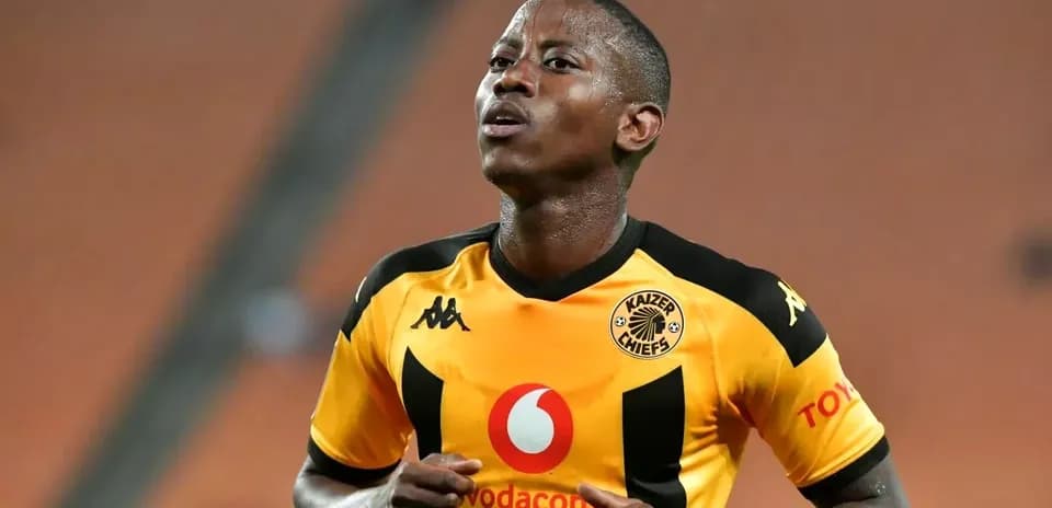 Futbolçu KAIZER CHIEFS formasında oyunda