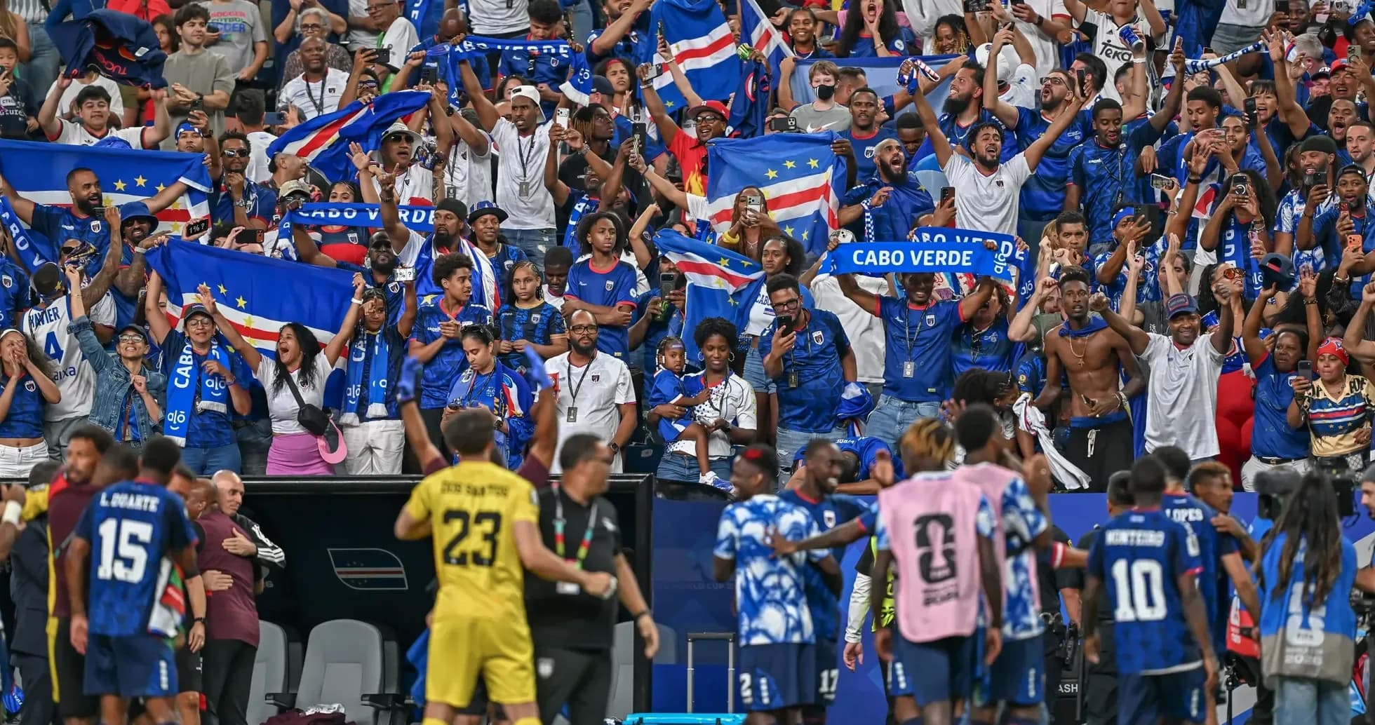 Cabo Verde azarkeşləri matç zamanı