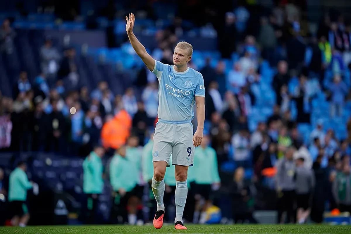 Haaland Manchester City azarkeşlərinə əl edir