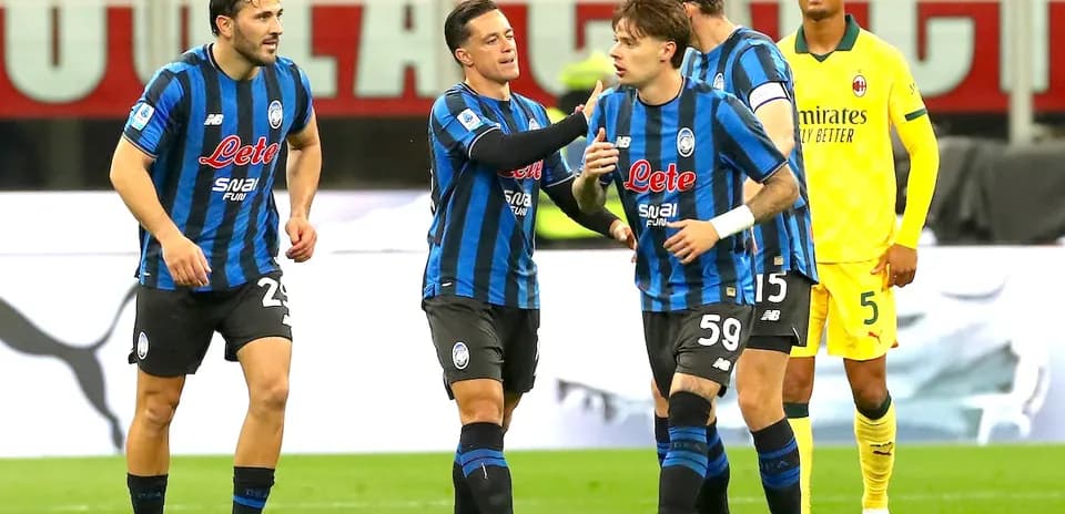 Atalanta oyunçuları qələbəni qeyd edir