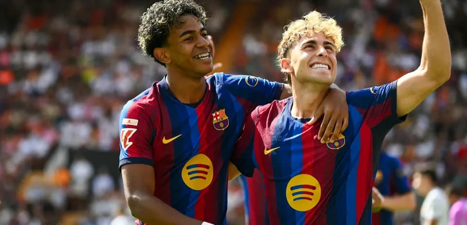 Barcelona futbolçuları sevincini paylaşır