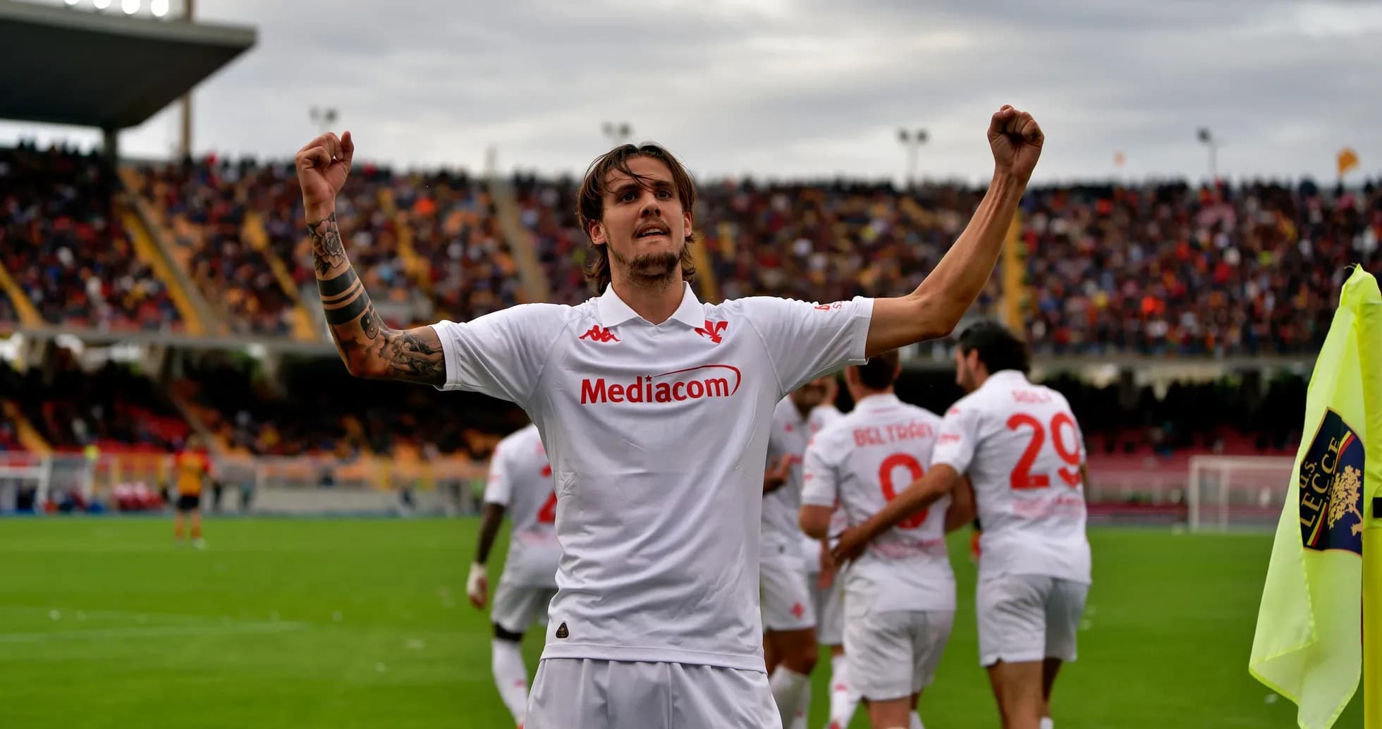 Fiorentina oyunçusu qol sevincini yaşayır