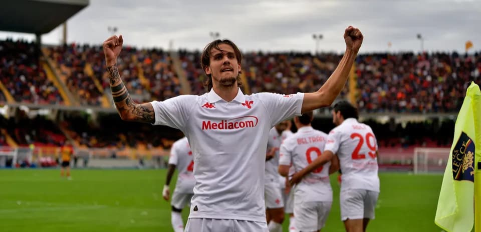 Fiorentina oyunçusu qol sevincini yaşayır