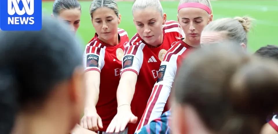 Futbolçular oyun öncəsi komandalaşma dövrəsində