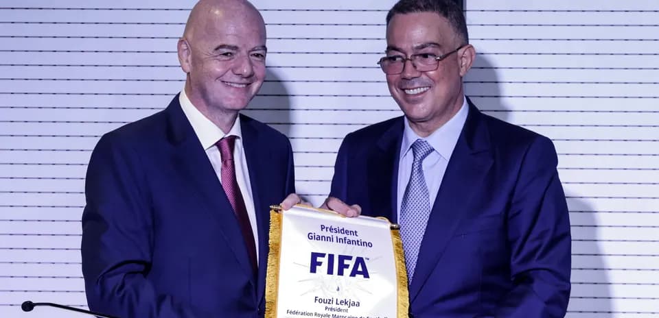 Gianni Infantino presenting award to Fouzi Lekjaa