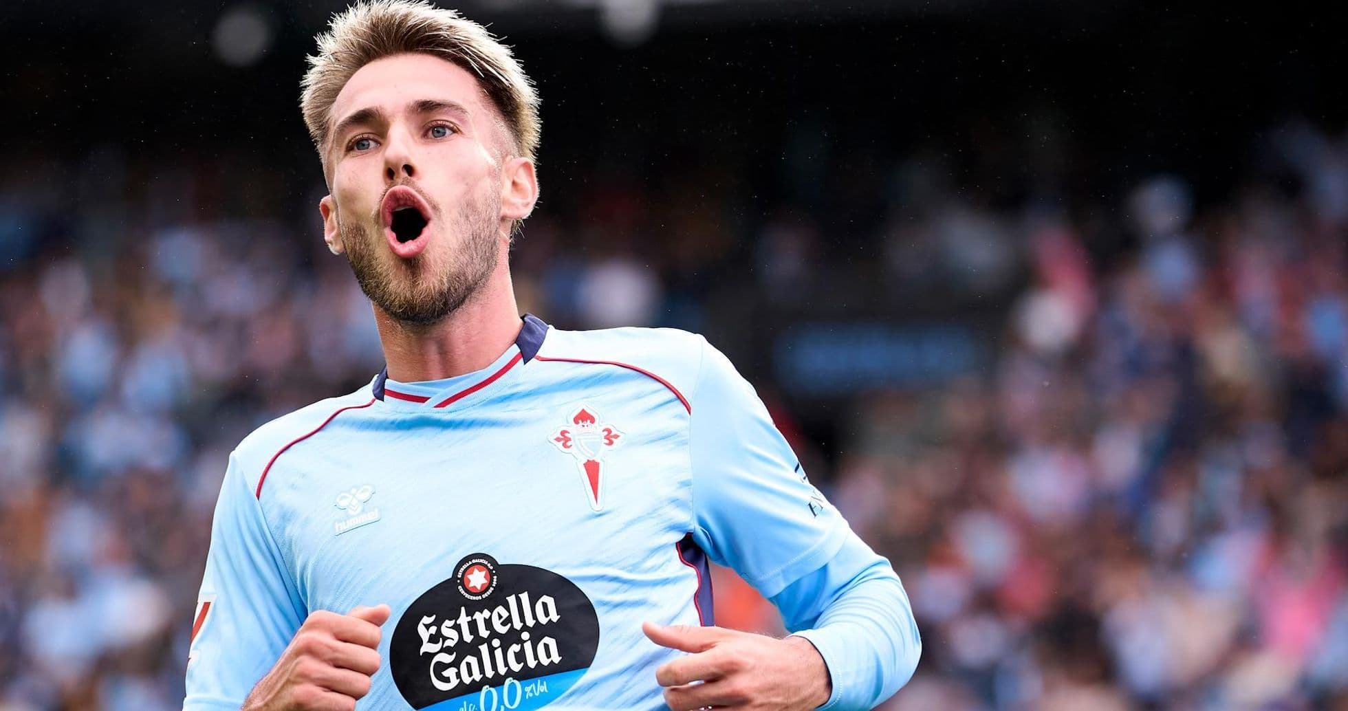 Celta Vigo oyunçusu sevincini qeyd edir