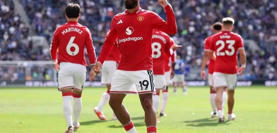 Manchester United players celebrating on the pitch