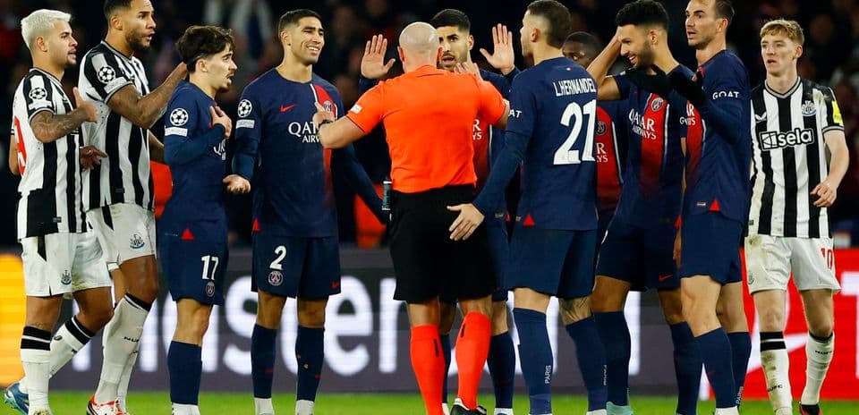 Football illustration used for match coverage - re4dnr3g.jpg