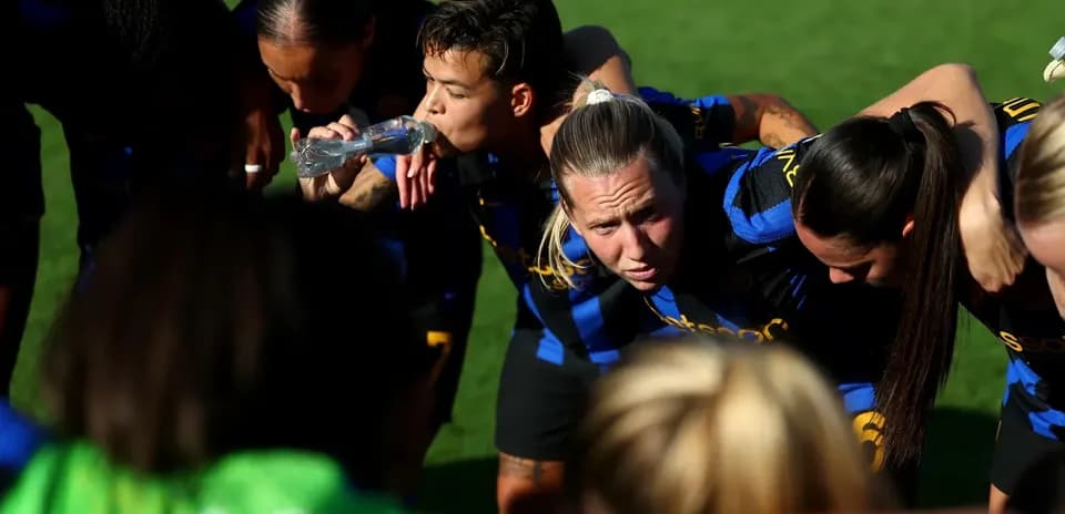 İnter Milano qadın komandası huddle'da
