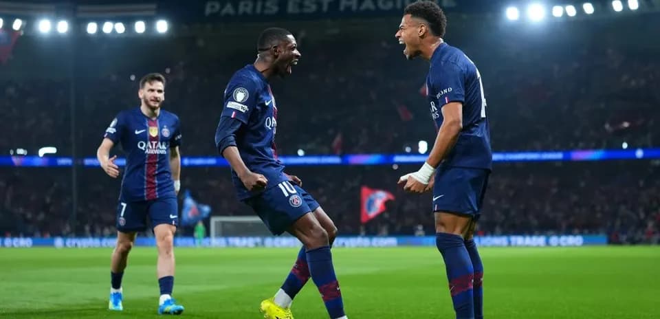 PSG futbolçuları sevinclə qeyd edirlər