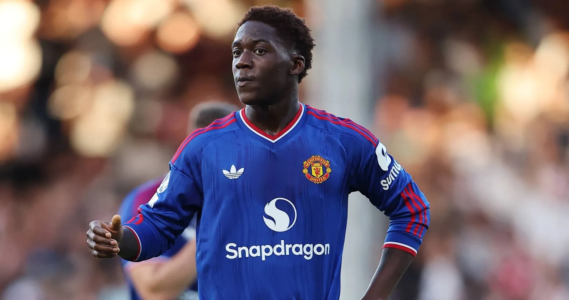 Futbolçu Manchester United formasında oyun meydanında