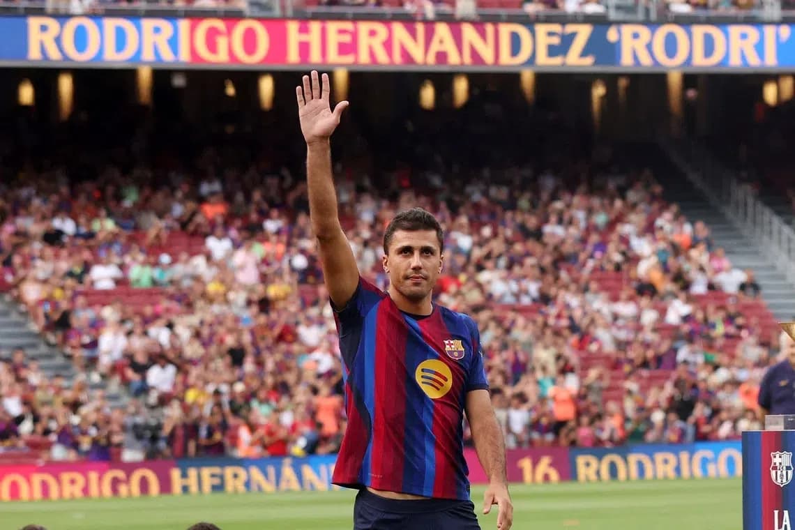 Rodrigo Hernández waving to fans at Camp Nou