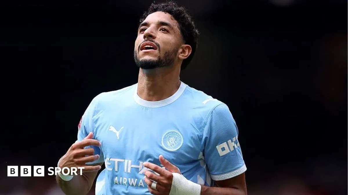 Futbolçu Manchester City formasında qol vurduğunu bildirir