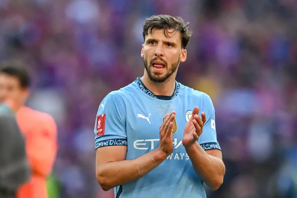 Futbolçu Manchester City formasında alqışlayır
