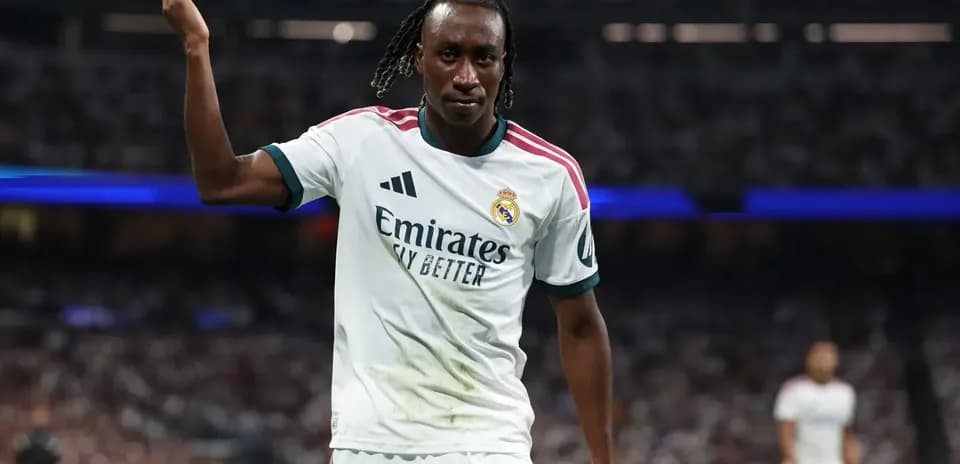 Real Madrid oyunçusu meydanda