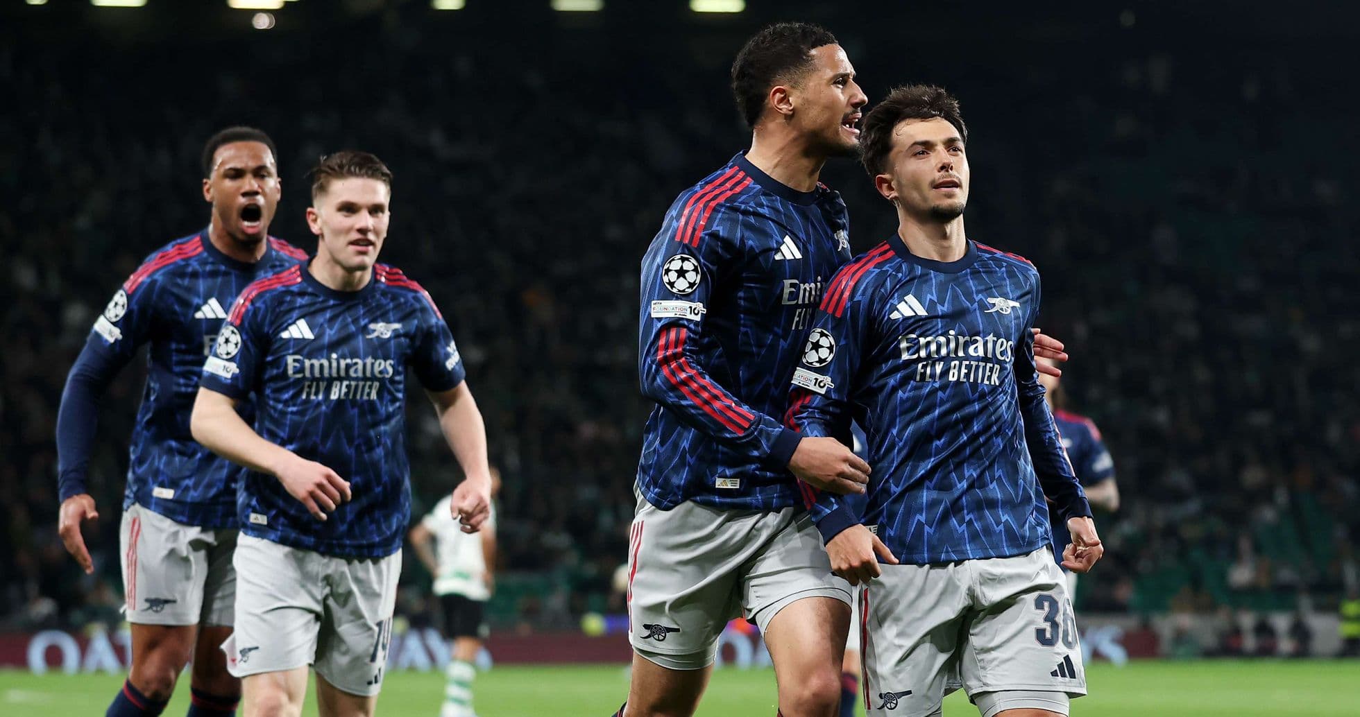 Arsenal oyunçuları qələbəni qeyd edirlər