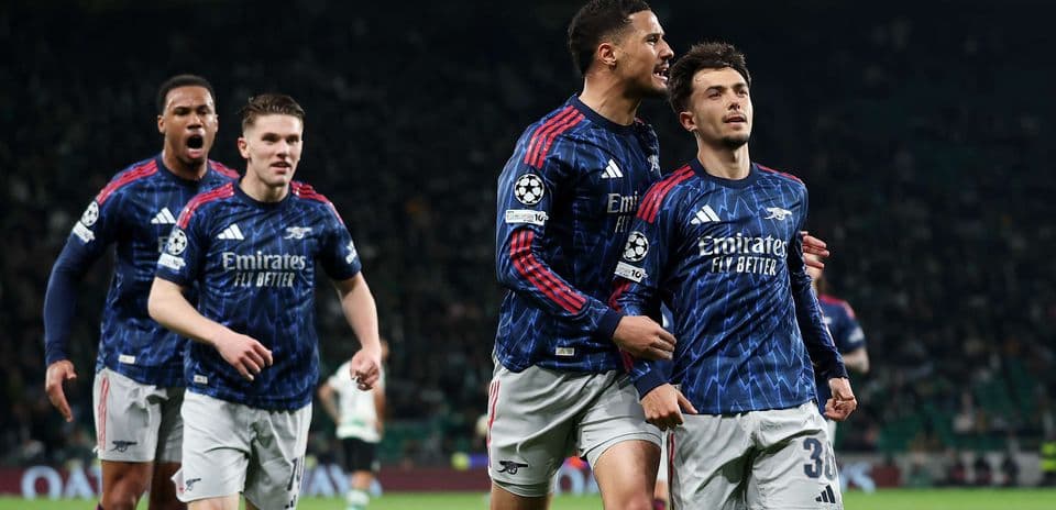 Arsenal oyunçuları qələbəni qeyd edirlər