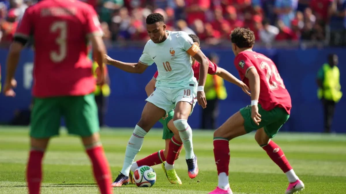 Fransa və Mərakeş komandaları arasında futbol mübarizəsi