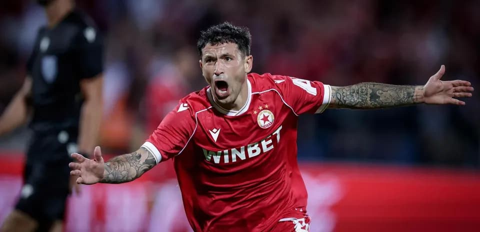 CSKA Sofia futbolçusu qolu qeyd edir