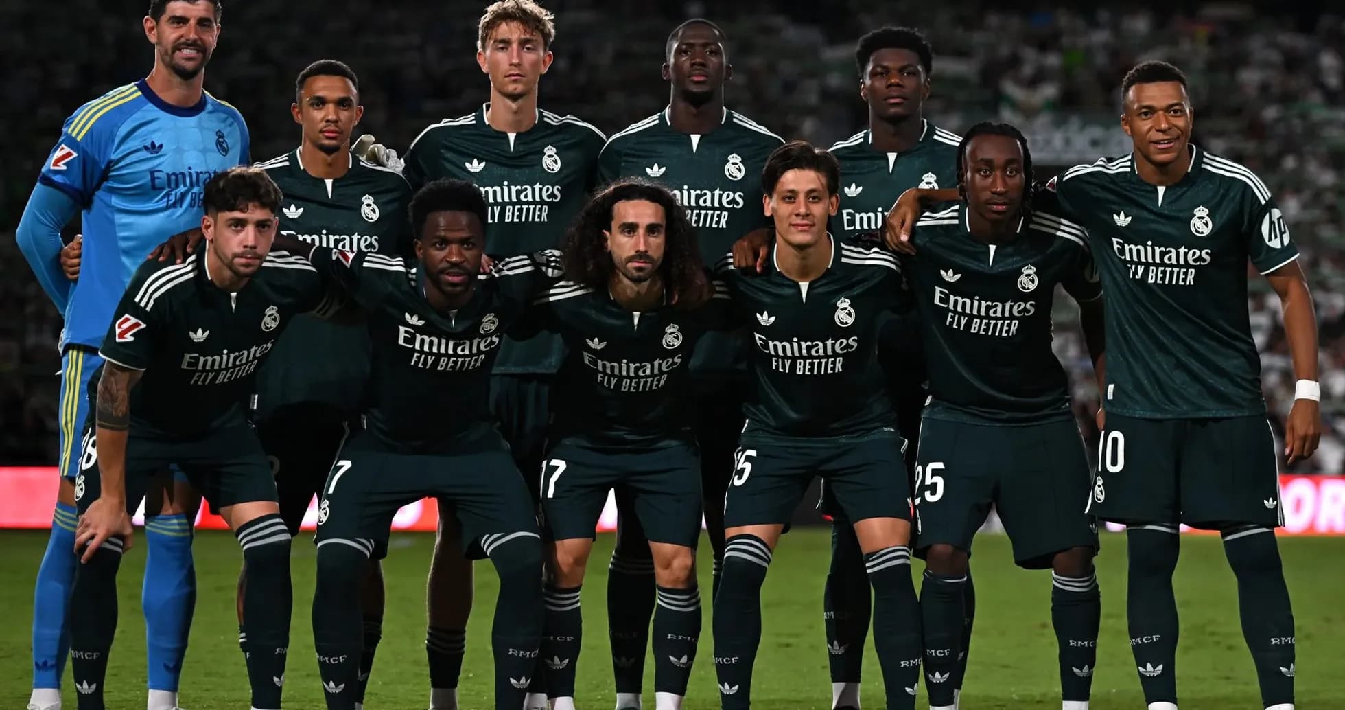 Real Madrid futbolçuları komanda şəkilində