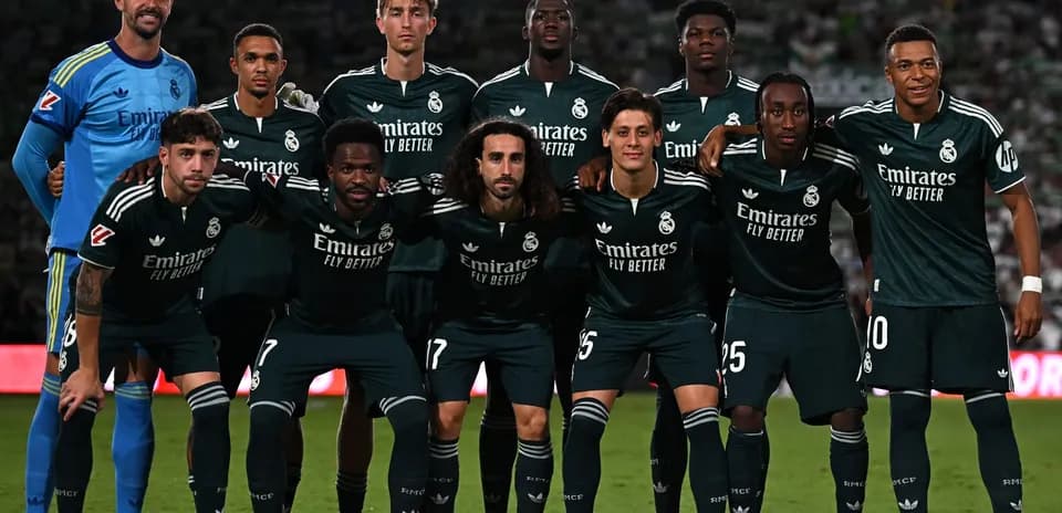 Real Madrid futbolçuları komanda şəkilində