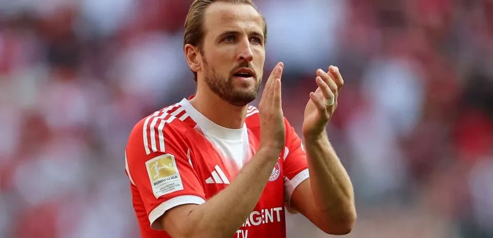 Futbolçu alqış edir, Bayern Münhen formasında