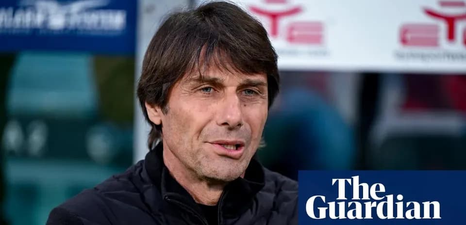 Menecer mətbuat konfransında danışır