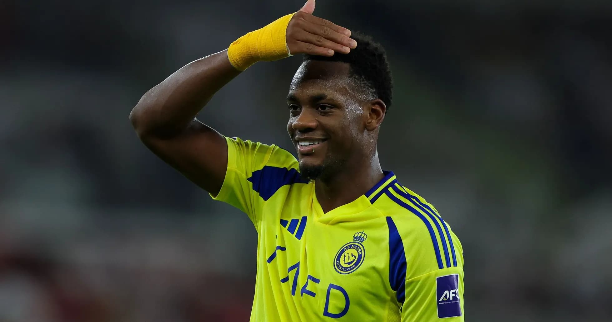 Futbolçu Al-Nassr formasında sevinir