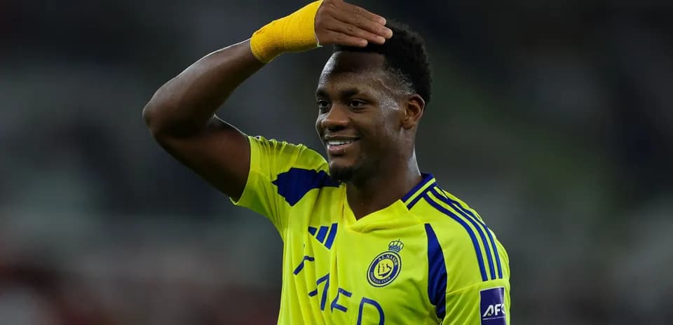 Futbolçu Al-Nassr formasında sevinir