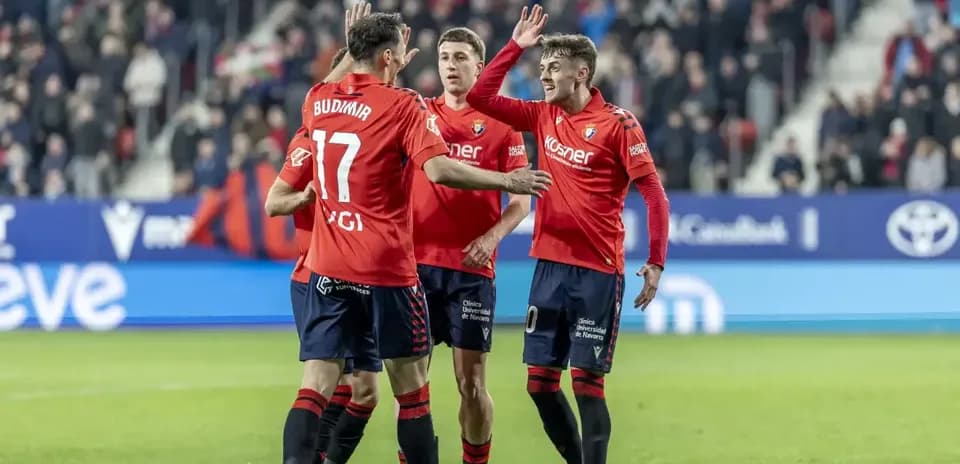 Osasuna futbolçuları qolu qeyd edirlər