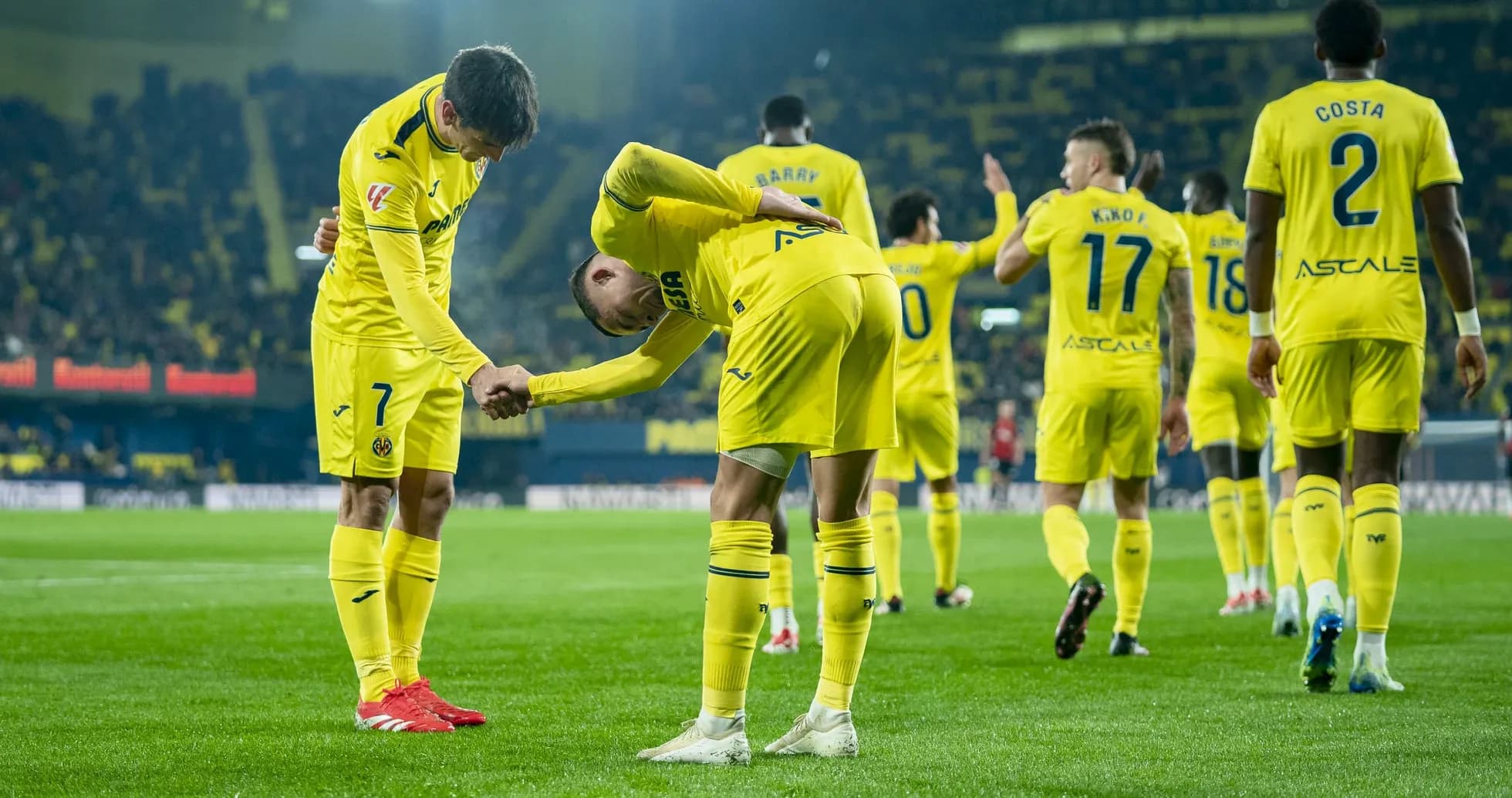 Villarreal futbolçuları bir-birini dəstəkləyir