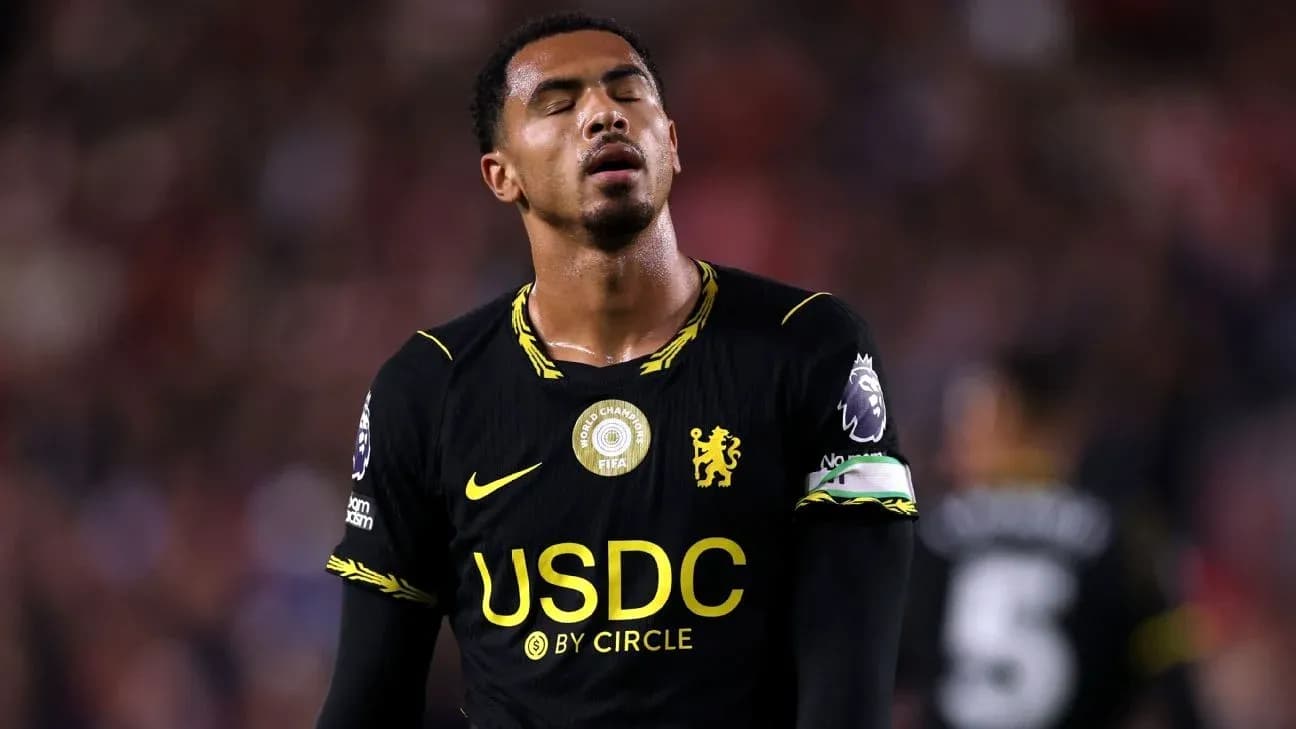 Futbolçu məyus görünür, Chelsea formasında