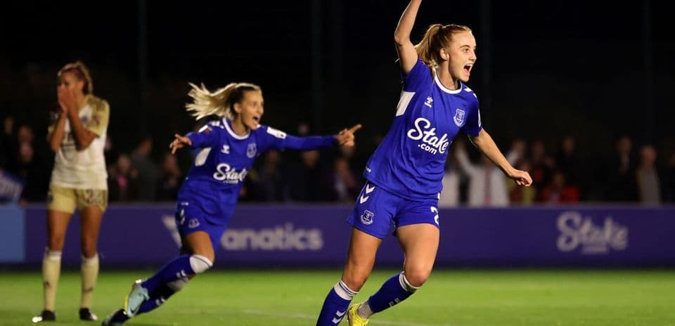 Everton W futbolçusu qolu qeyd edir