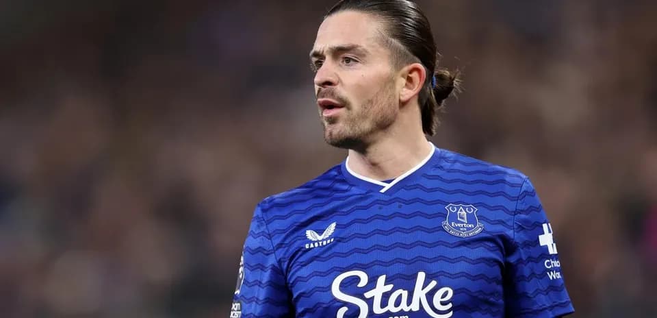Everton player in blue kit during match